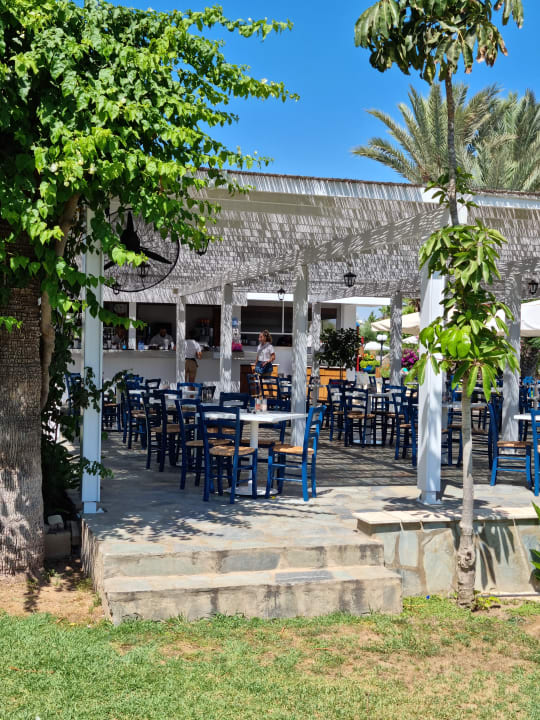 Gastro Crystal Springs Beach Hotel