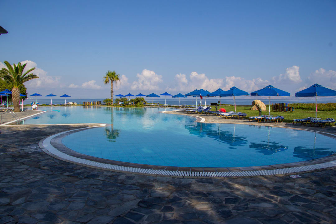 Pool am Meer Neptune Luxury Resort