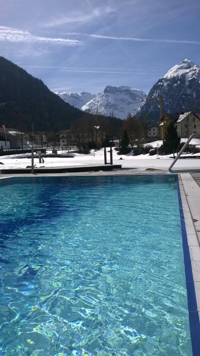 Teil des Außenpools Rieser Achensee Resort