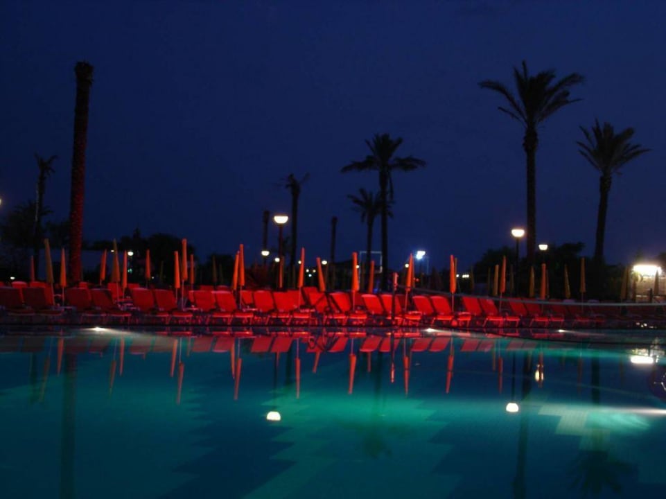Pool bei Nacht Sunis Elita Beach Resort & Spa