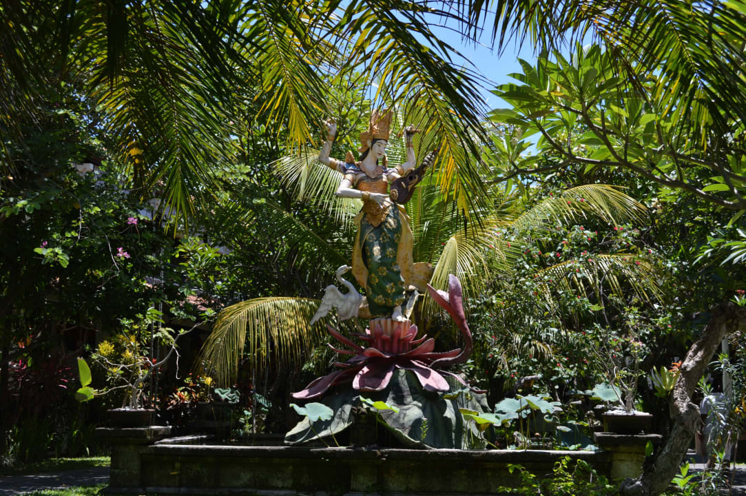 Weg durch den Garten Villa Shanti Beach