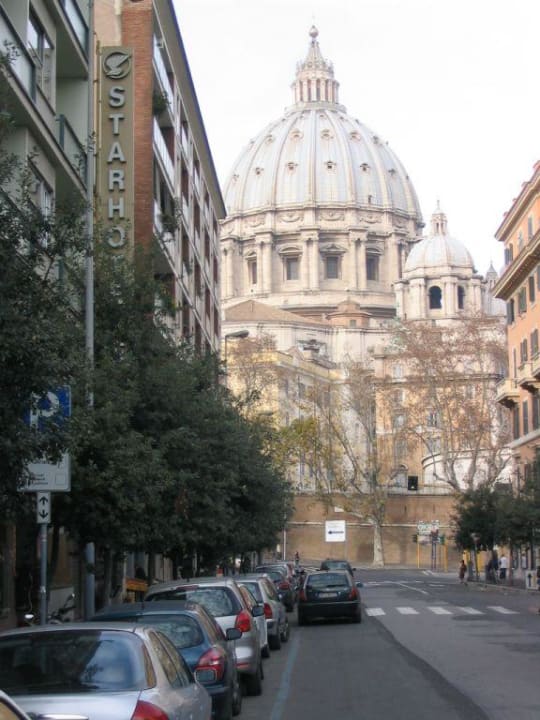 Sicht vom Hotel zum Petersdom. Starhotels Michelangelo