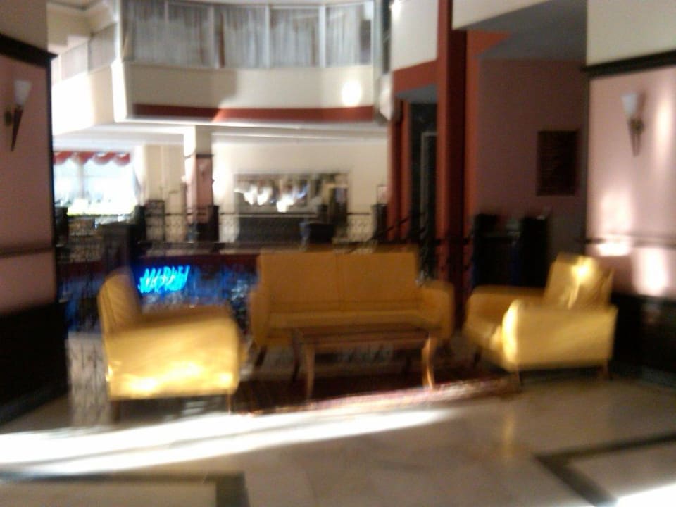 Lobby mit vielen Sitzgelegenheiten Blue Star Hotel