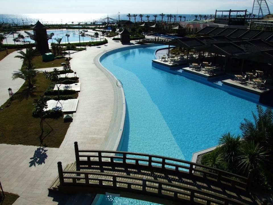 Blick auf die Poollandschaft Limak Lara Deluxe Hotel & Resort