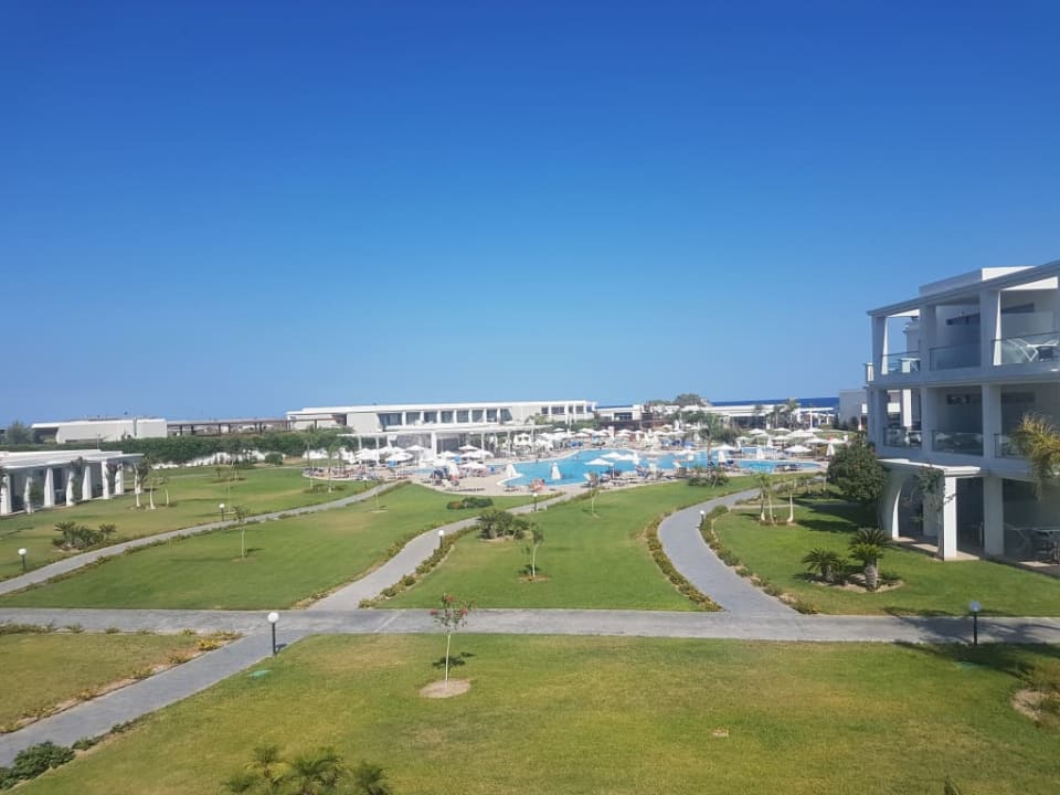 Droga na plaże Asterias Beach Resort