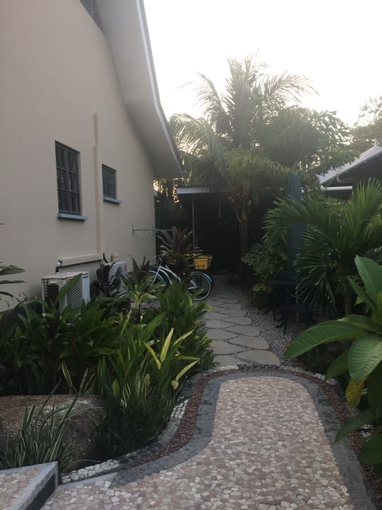 Garten Guesthouse Cabanes des Anges