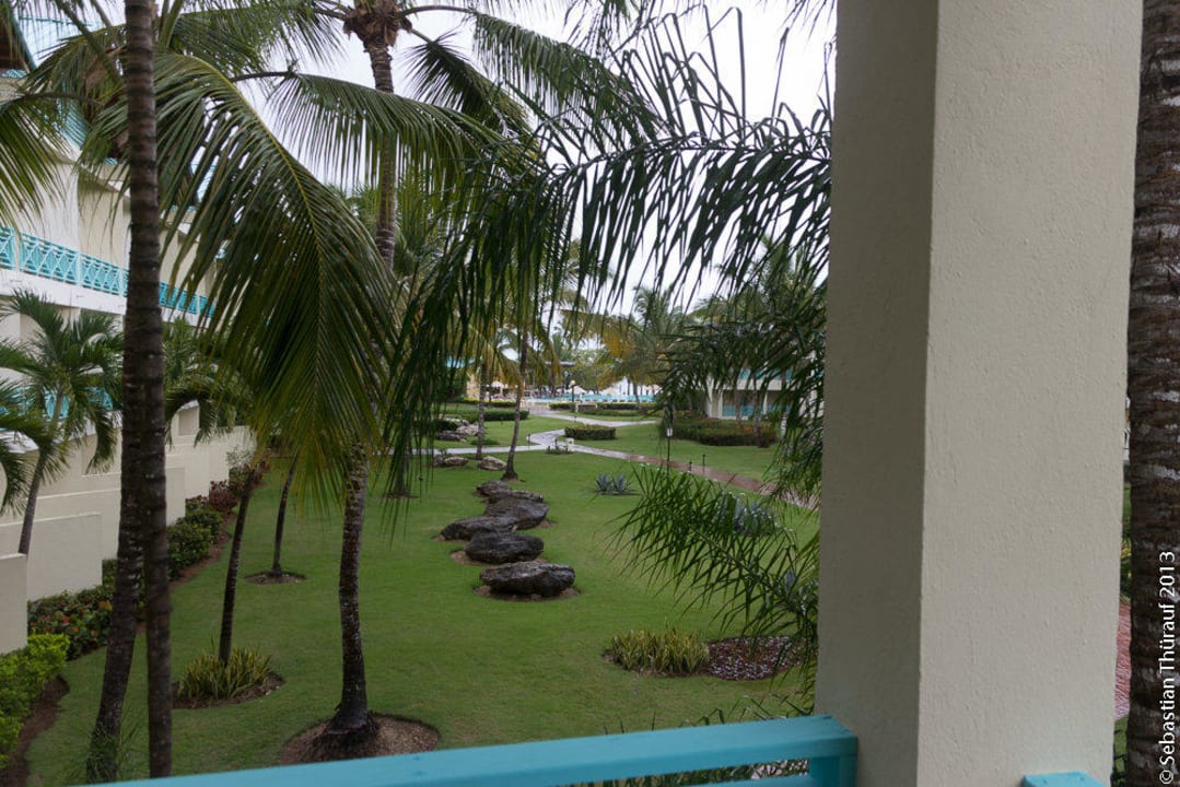 Blick vom Balkon Richtung Strand/Pool Dreams La Romana Resort & Spa