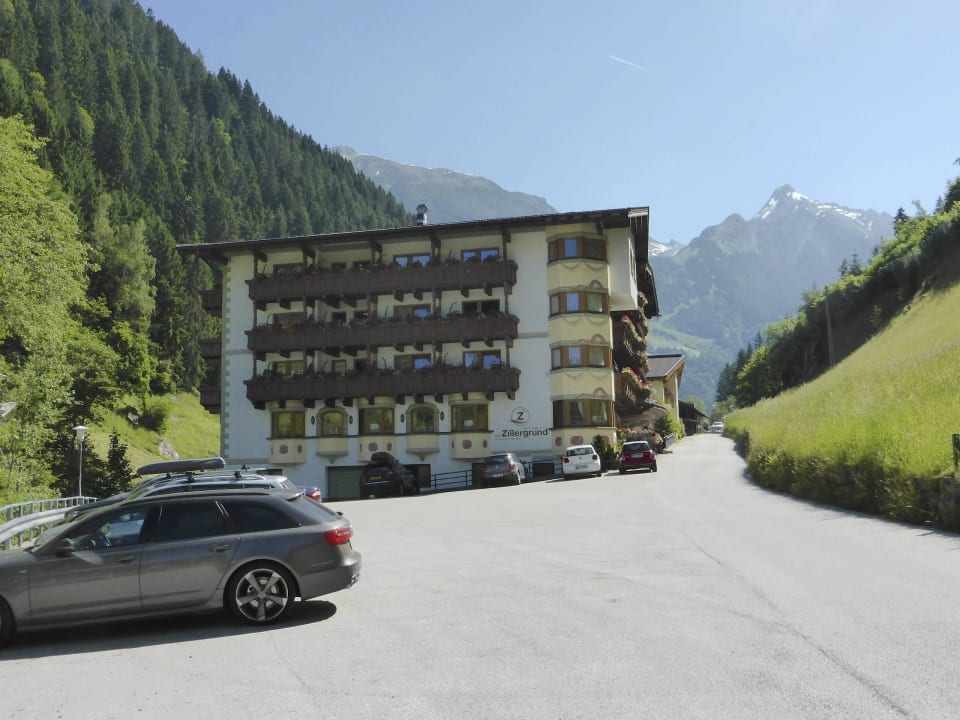 Blick vom Parkplatz ZillergrundRock Luxury Mountain Resort
