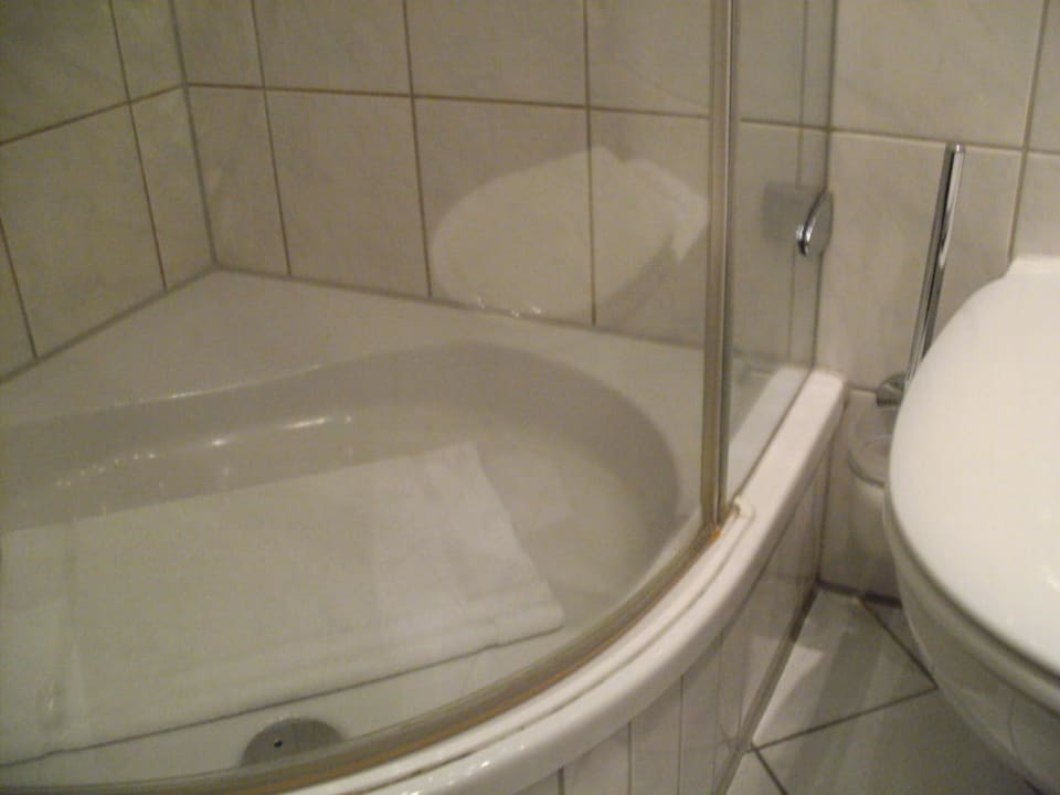 Duschkabine von Zimmer 211 Garner Hotel Hamburg - Wandsbek Marktplatz