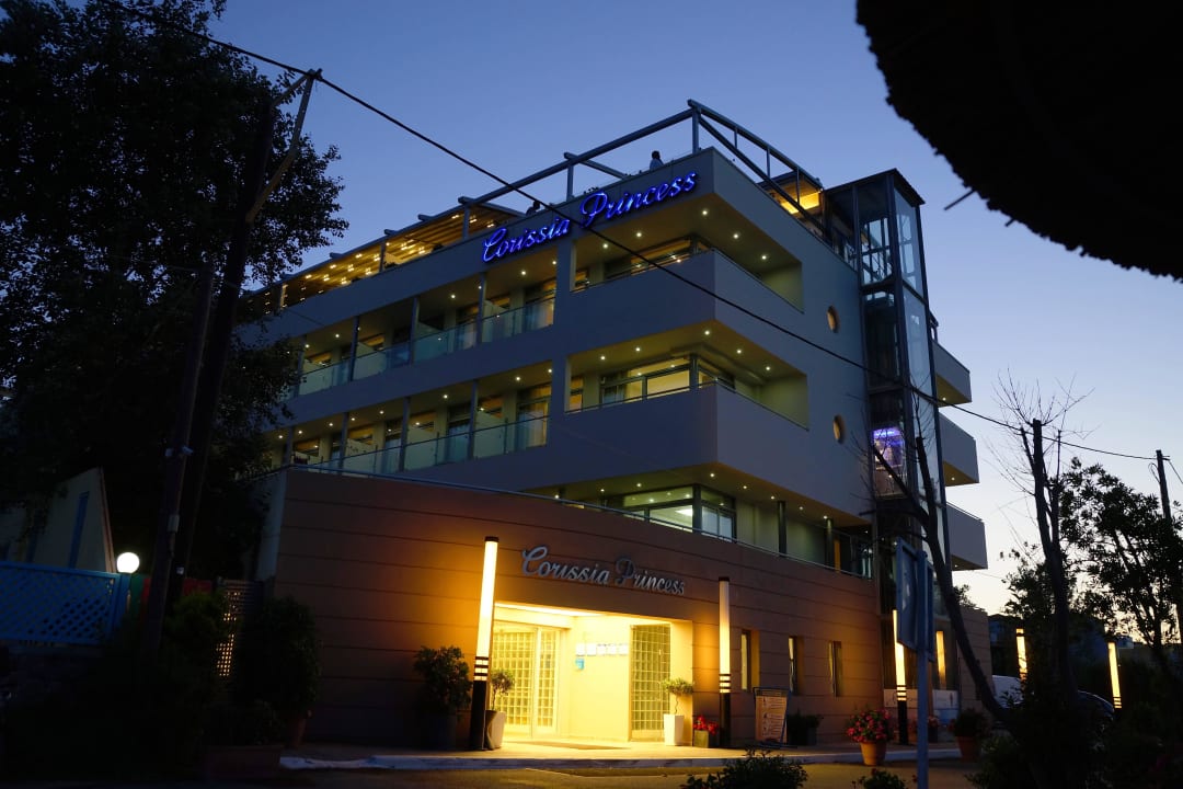 Corissia bei Nacht Hotel Corissia Princess