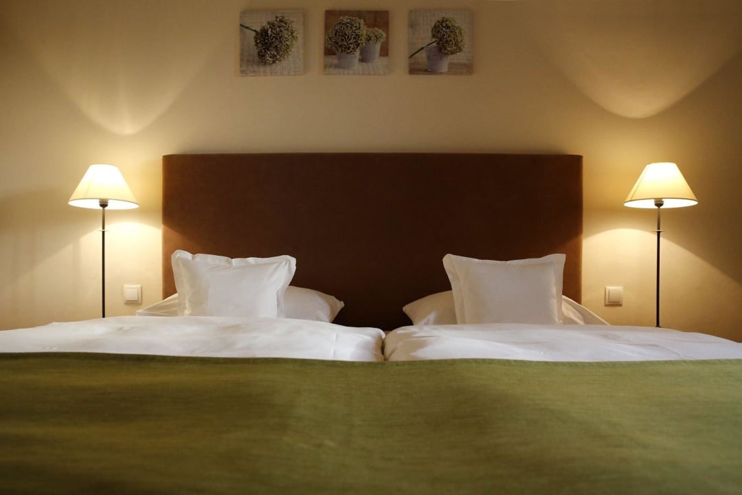 Doppelzimmer Bett Weinkastell Zum Weissen Ross