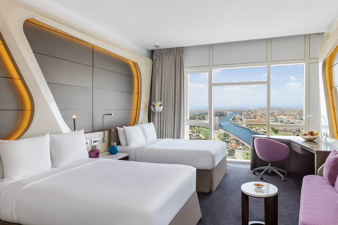Ausblick V Hotel Dubai, Curio Collection by Hilton