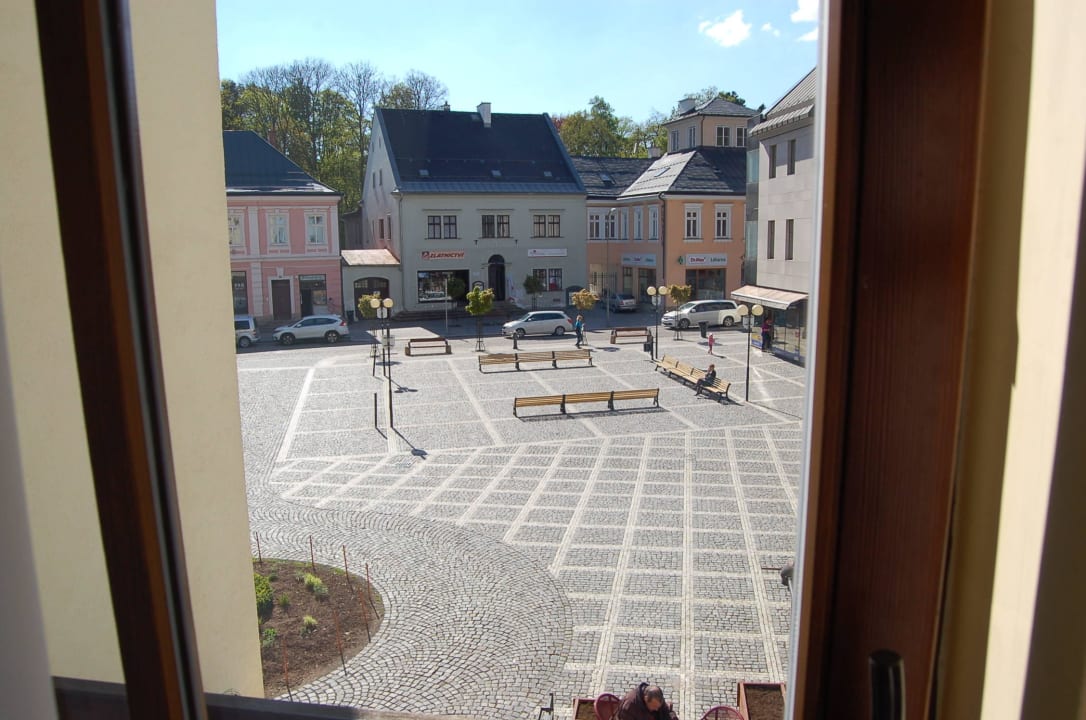Blick auf den Markt Hotel Gendorf