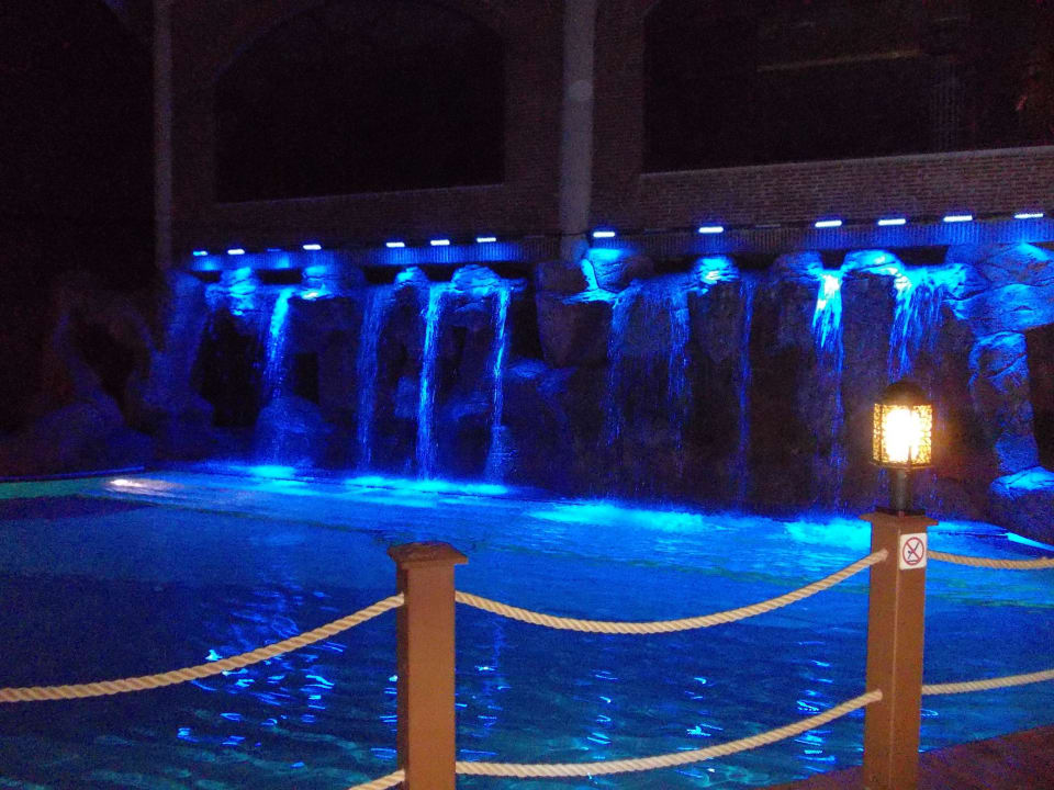 Wasserfall beleuchtet Papillon Zeugma Relaxury