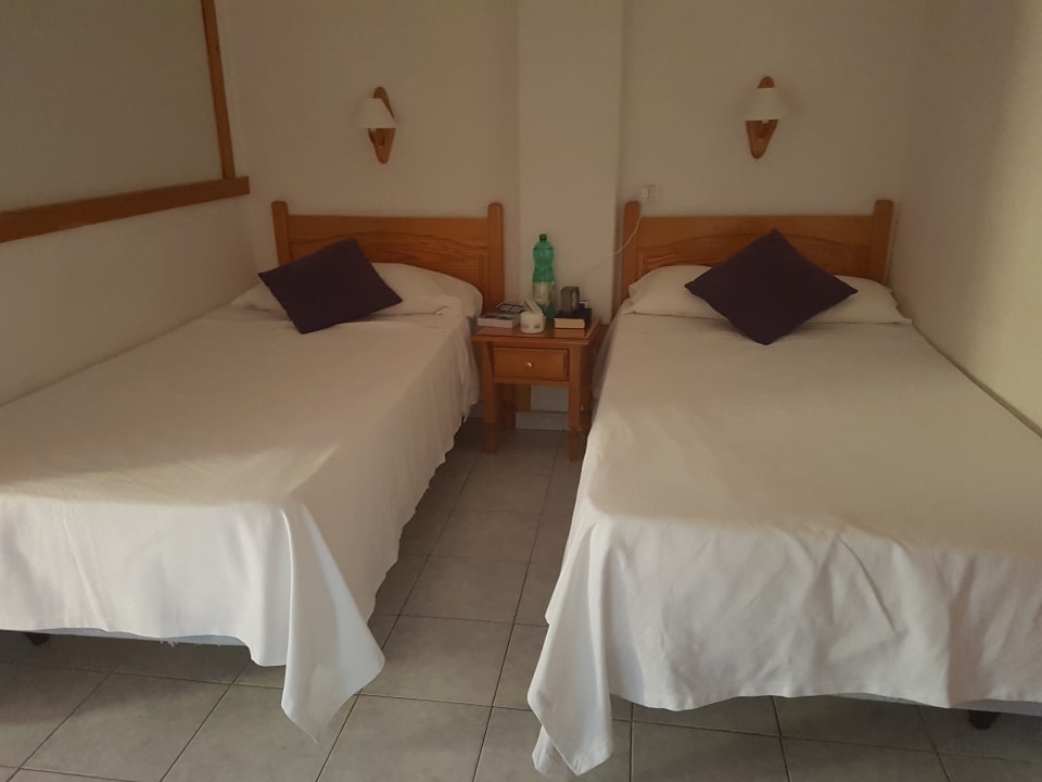 Zimmer Skyview Hotel