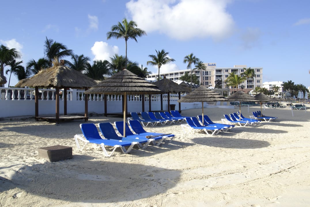 Sauberer Strand Sandals Royal Bahamian
