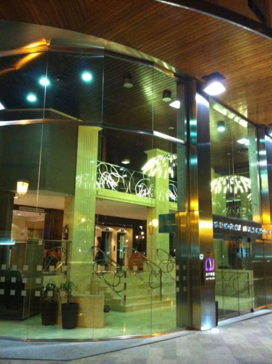 Eingang Ayre Hotel Astoria Palace