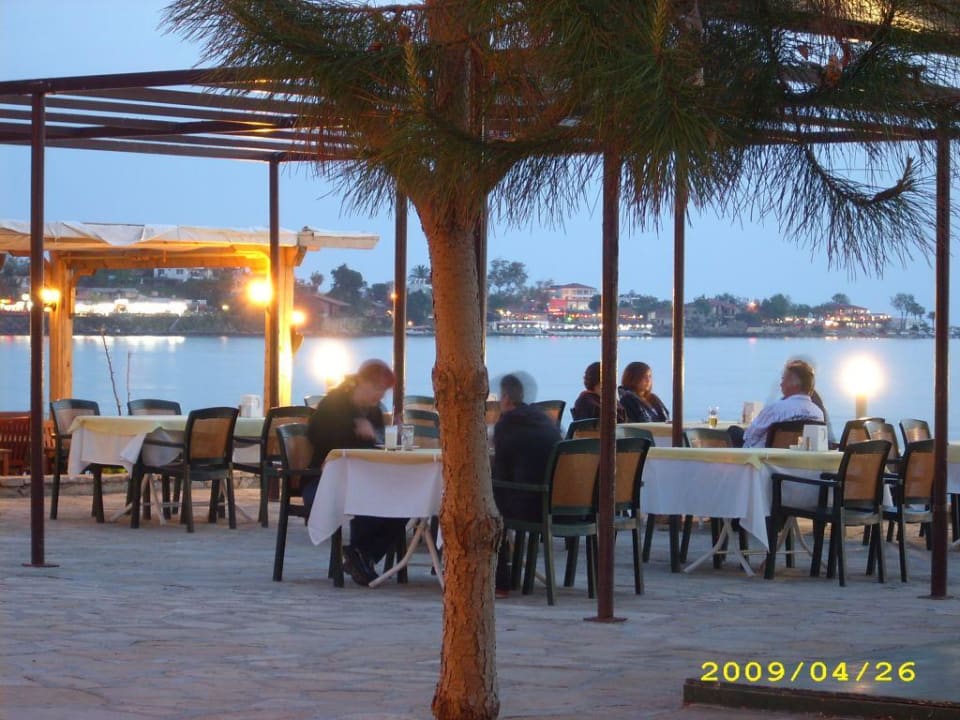 Terrasse Abendstimmung Özlem Garden Hotel