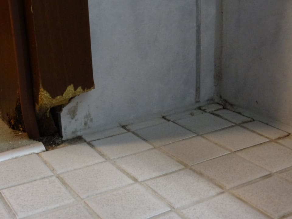 Sauberkeit? Auch fehlt einiges. Hotel Astoria