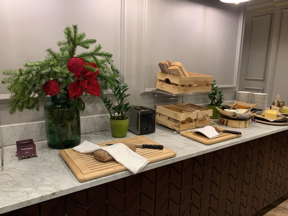 Gastro Grand Poet Hotel by Semarah