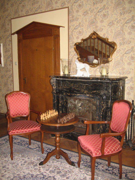 Empfangshalle mit Schachtisch Kurvilla am Park