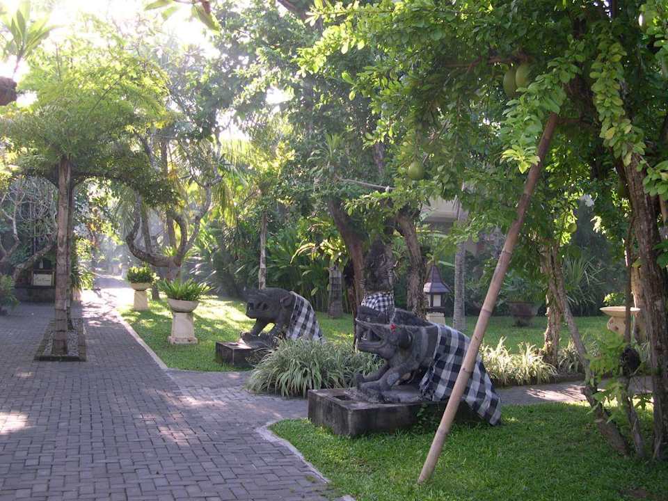 Im Garten des Puri Santrian Puri Santrian