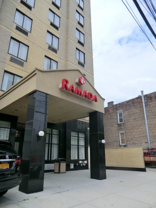 Außenansicht Ramada Hotel Long Island City