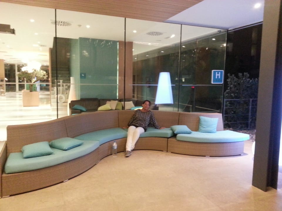 Genügend Sitzfläche am Eingang JS Palma Stay