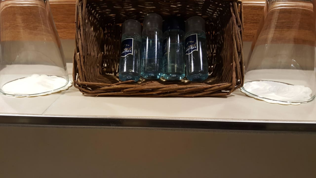 Badezimmer im Prestige Zimmer Hotel Ampervilla