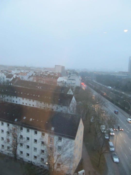 Hauptstraße von oben aus dem 9. Stock Mercure Hotel Hamburg Mitte