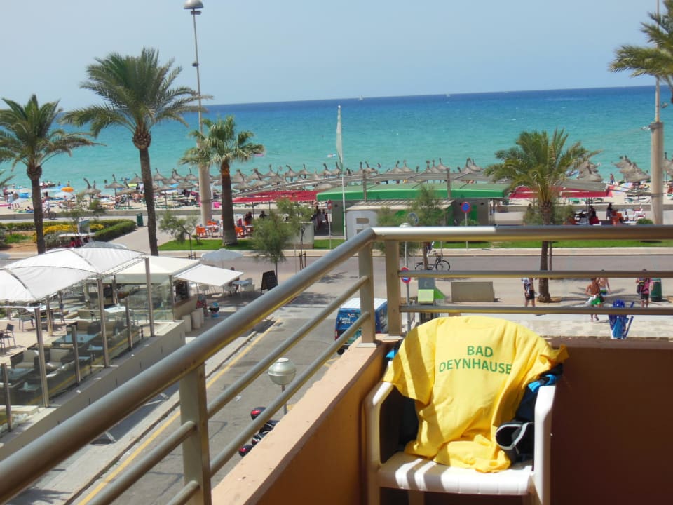 Blick vom Balkon auf Strand und Meer allsun Hotel Pil-lari Playa
