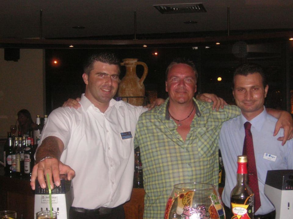 Die Chefs der Hotelbar, Stavros und George Hotel Calypso Beach