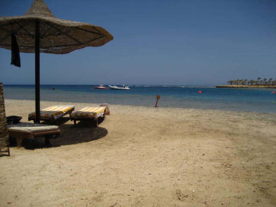 Blick über die Bucht zum Außenriff Brayka Bay Resort