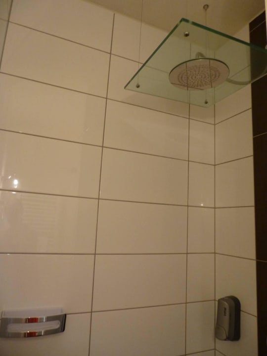 Tolle Regendusche Tropical Islands Resort