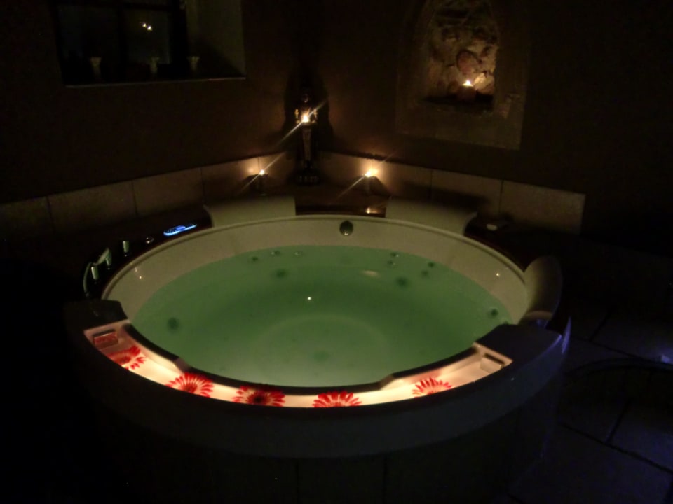 Whirpool Spa-Wellness-Lounge Feriensuite Bali-Lounge
