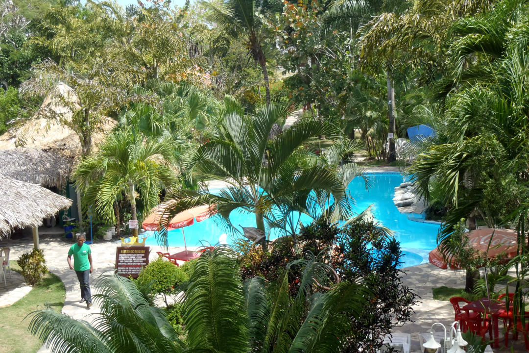 Pool und Garten von Oben Playa Real Resort