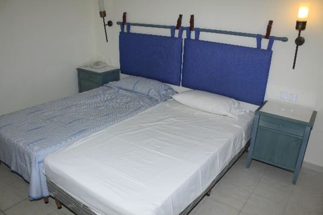 Sehr schlichte Einrichtung Domes Aulūs Zante, Autograph Collection