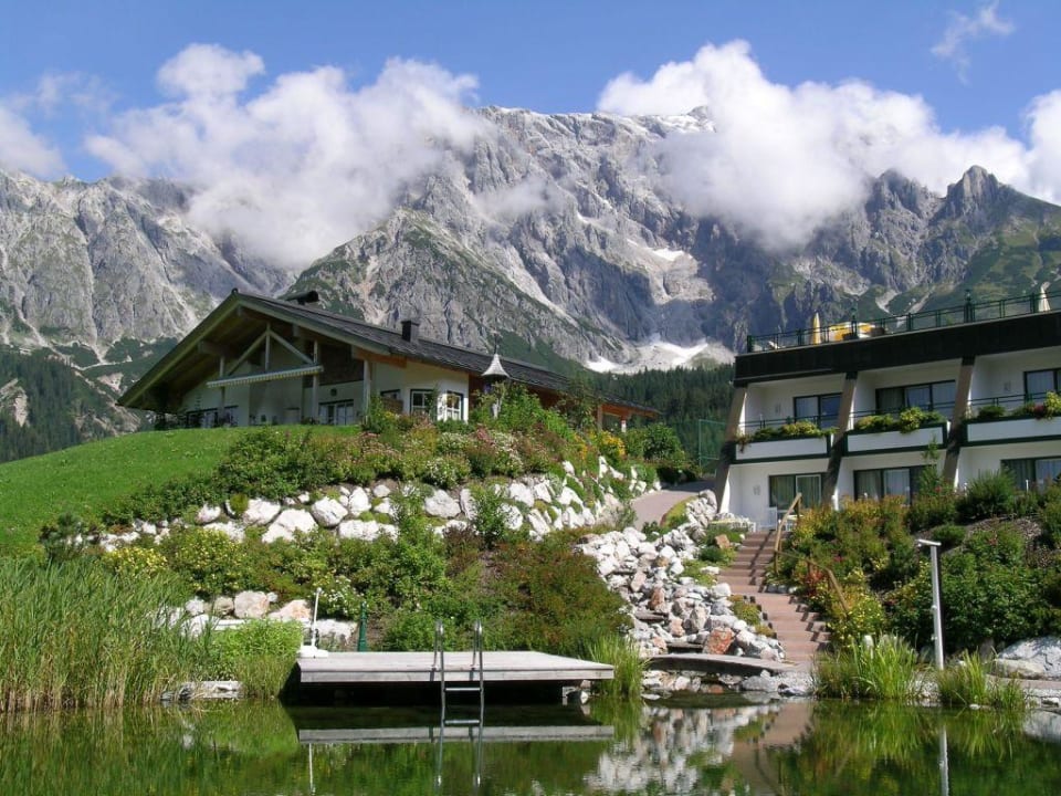 Die Gartenanlage mit Blick zum Hochkönig Übergossene Alm Resort