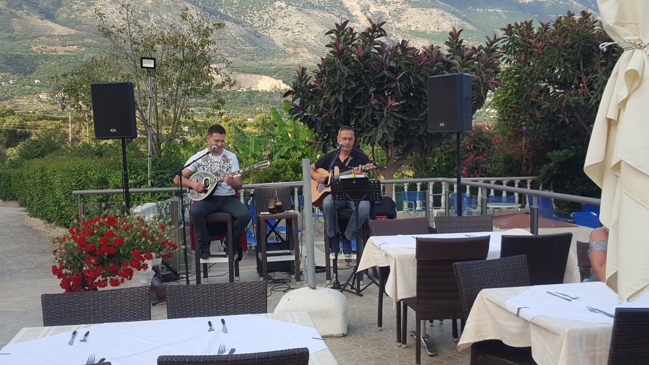 Live-Musik beim griechischen Abend! Hotel Karavados Beach