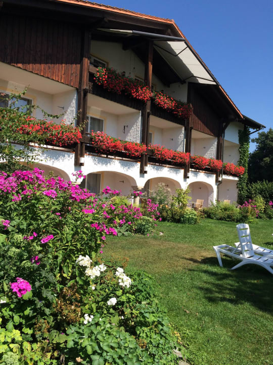 Ansicht Gästehaus von hinten  Appartementhaus - Reiterhof Bad Füssing