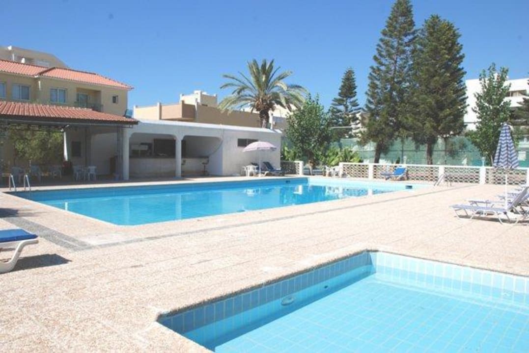 Hotel Pool area Marion Hotel