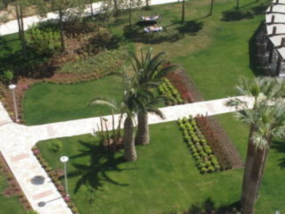 Blick in Gartenanlage Venosa Beach Resort & Spa