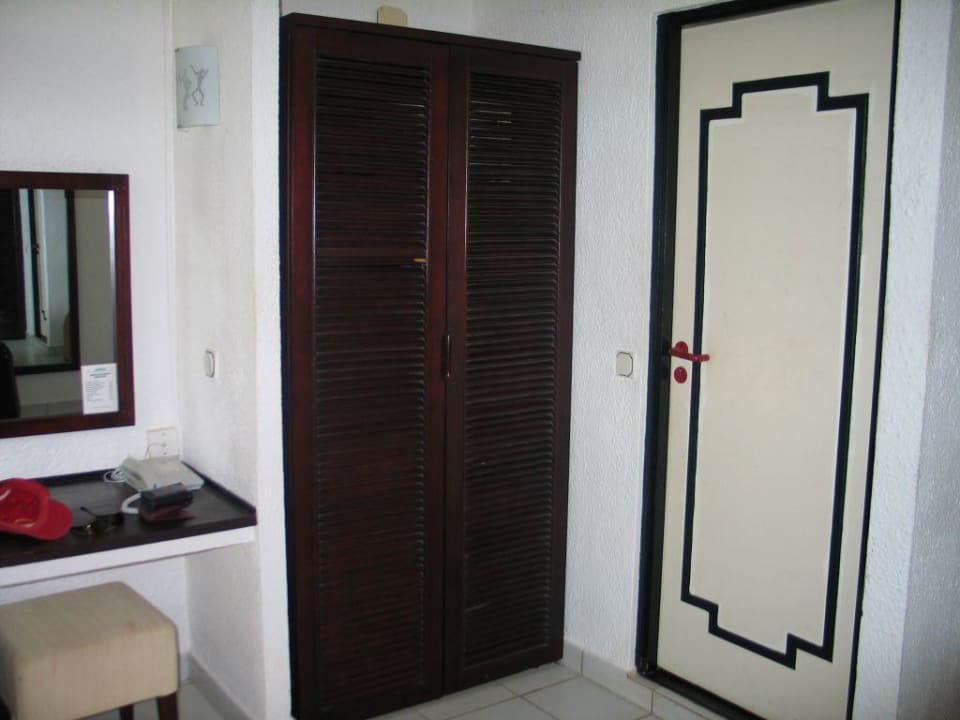 Blick ins Zimmer Hotel Senegambia Beach
