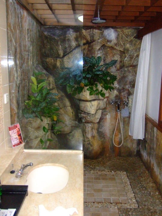 Außendusche Deluxezimmer Bali Mandira Beach Resort & Spa