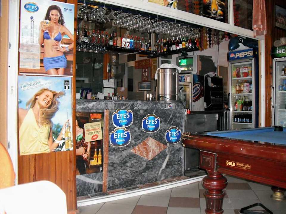Bar und Billardtisch Hotel Kleopatra Develi