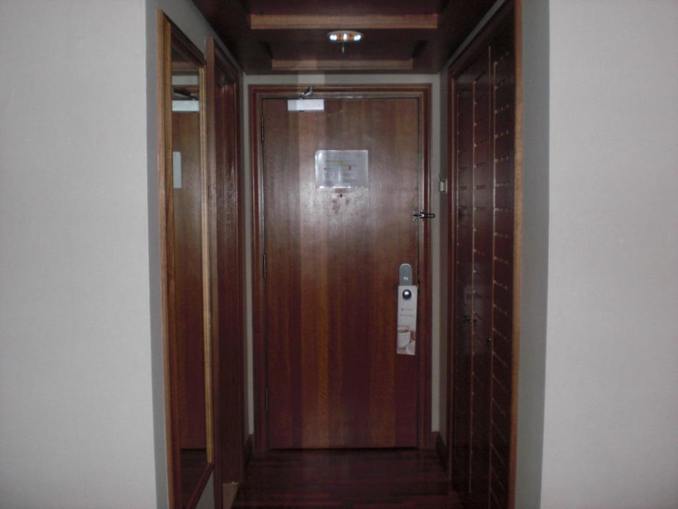 Eingang Hotel Equatorial