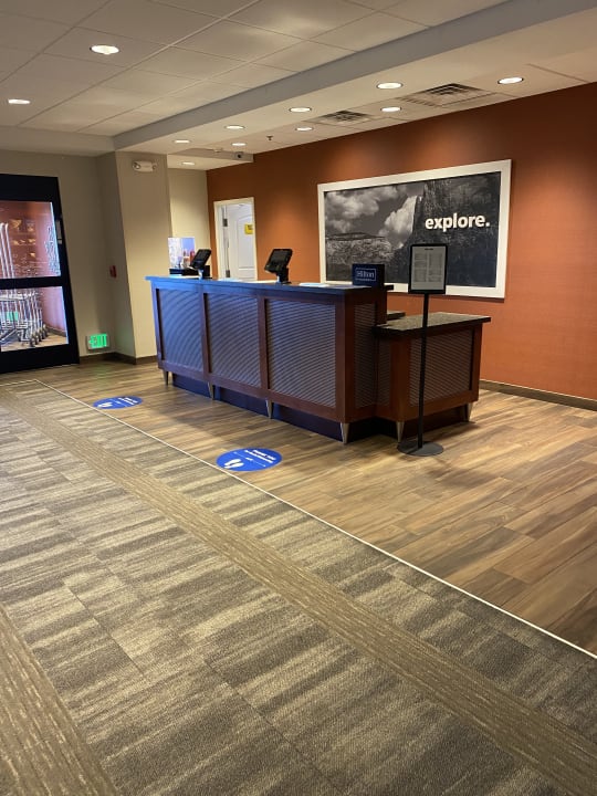 Lobby Hampton Inn & Suites Page - Lake Powell