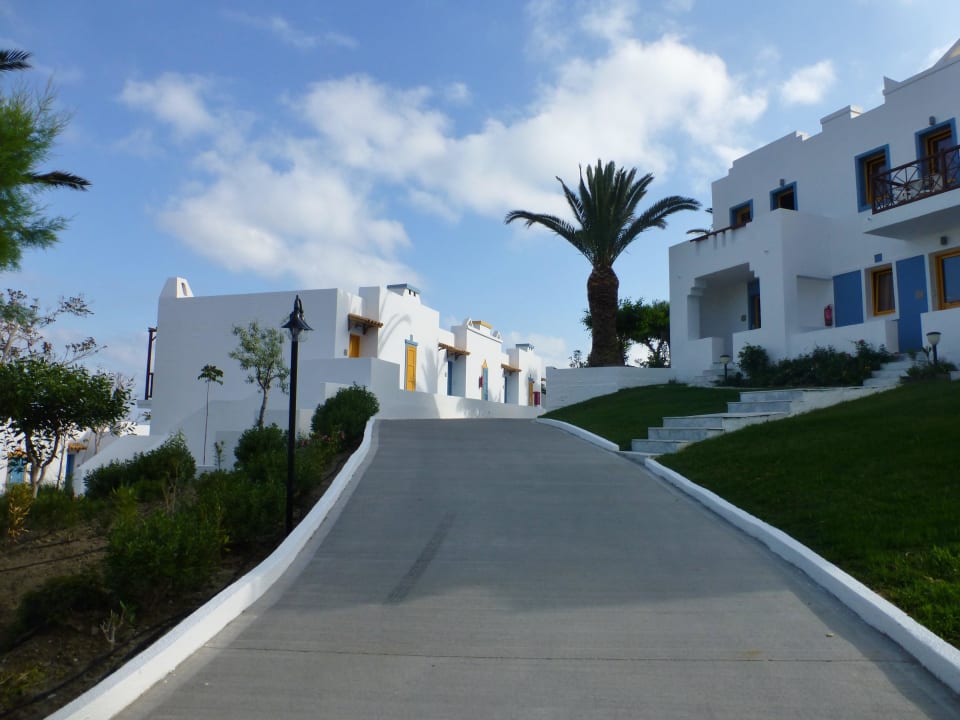Weg zu den Häusern Lagas Aegean Village