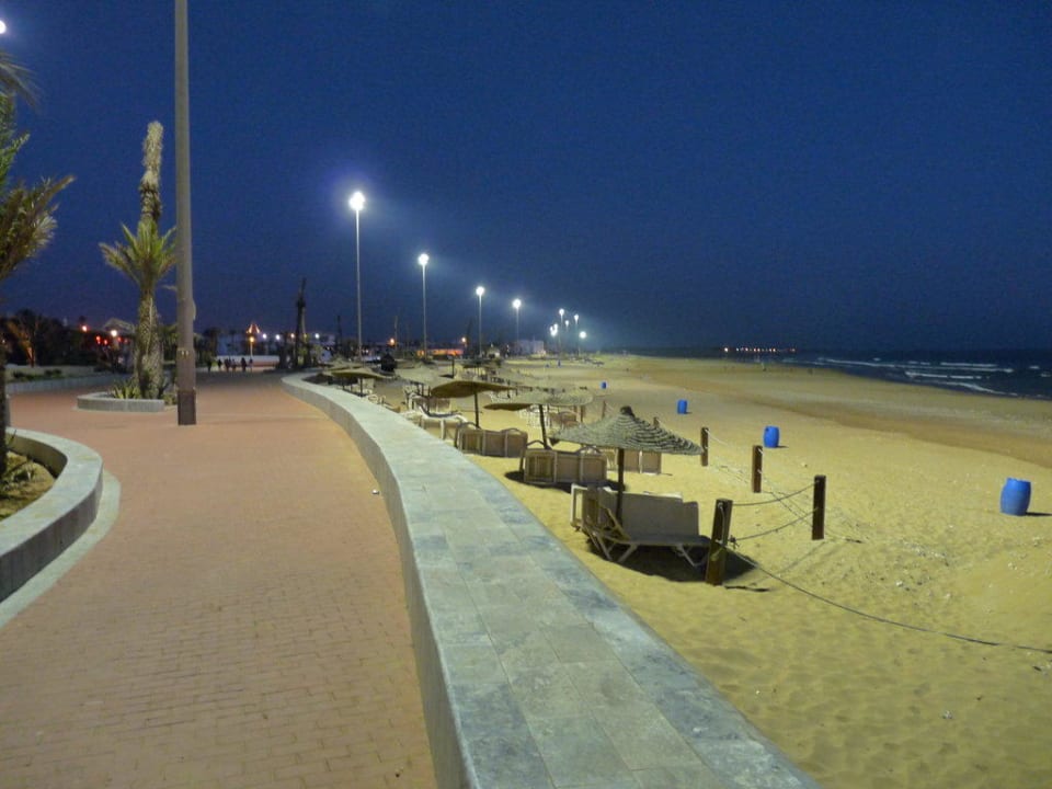 Strandpromenade bei Nacht Hotel Riu Tikida Dunas