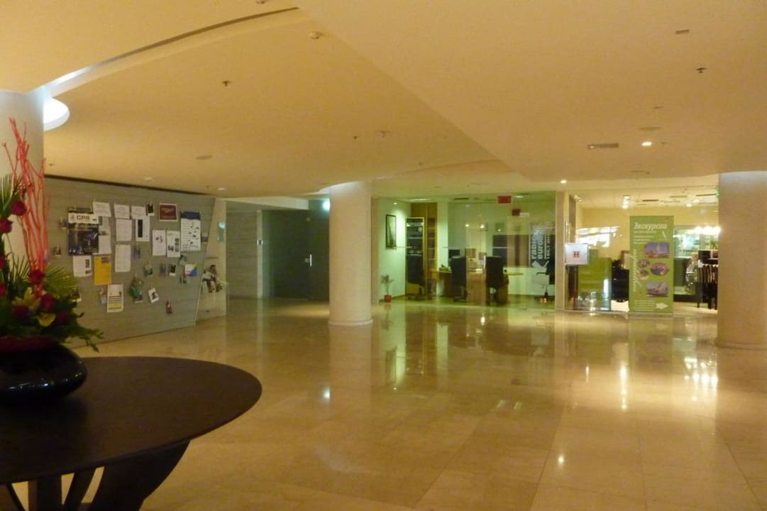 Hotelhalle - einige Geschäfte integriert Le Méridien Lav Split